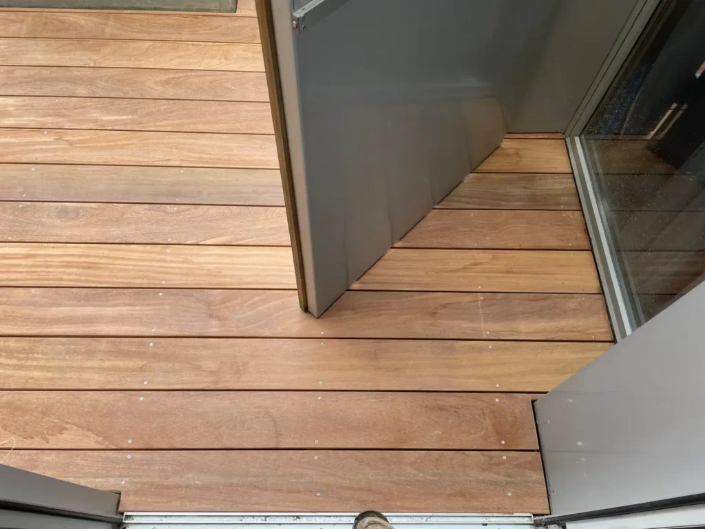 Terrasse en bois exotique installée à Toulouse